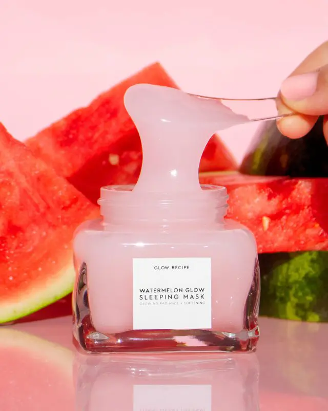 Transform your skin with the Glow Recipe Watermelon Glow Sleeping Mask. This hydrating and soothing skin care mask is a must-have in your beauty routine. Buy online at the best price in Bangladesh today! - Lavishta
