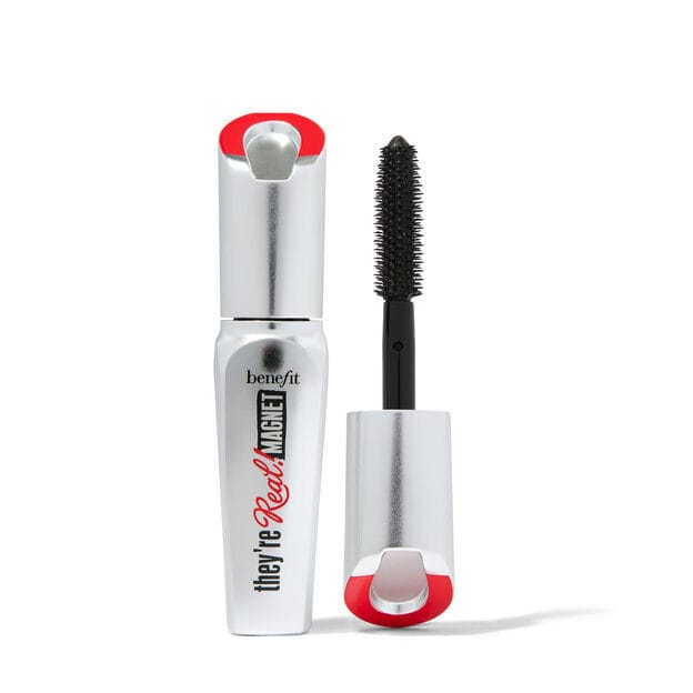 Get extreme lengthening and bold lashes with Benefit Cosmetics They're Real! Magnet Mascara Mini. Perfect for eye makeup lovers, this mascara is available to buy online at the best price in Bangladesh. Achieve stunning lengthening effects with just one swipe! - Lavishta