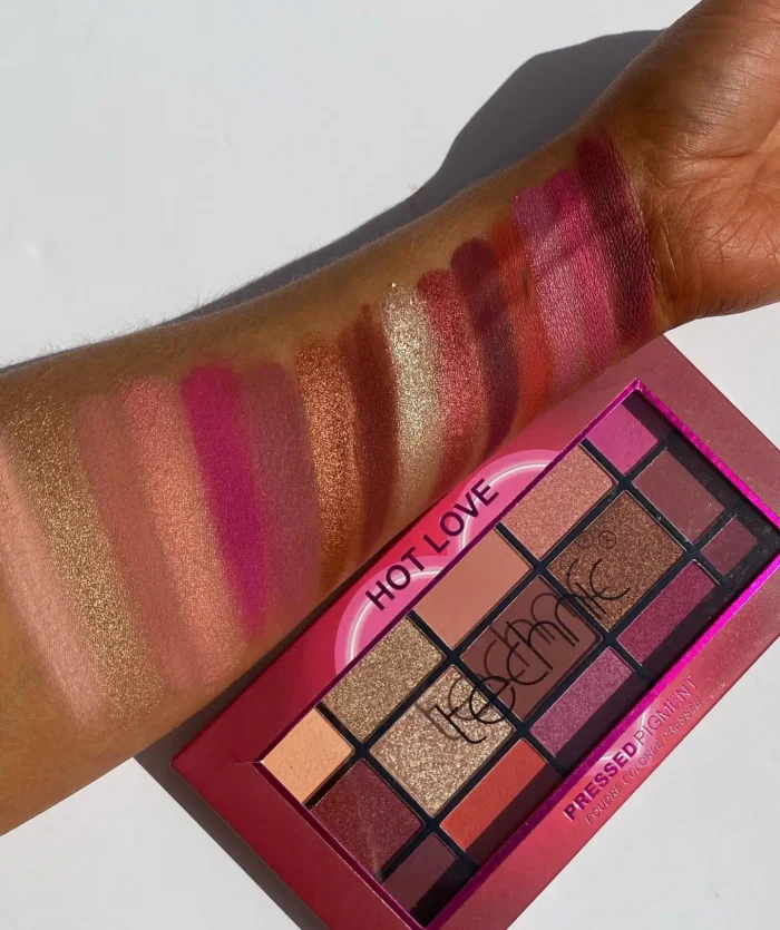 Technic-Hot-Love-Pressed-Pigment-Palette Technic - Pressed Pigment Palette - Hot Love - Image 1