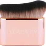 Huda Beauty - Body Blur And Glow Brush